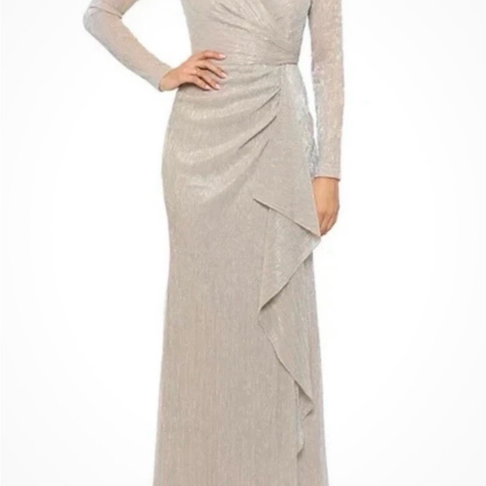 NWT Betsy & Adam Women's Metallic Ruffled Gown, Gold/silver, SIZE-8 - Picture 4 of 9